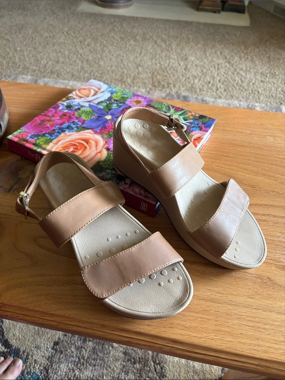 Vionic Women's Tan Leather Slingback Sandals - Picture 1 of 6